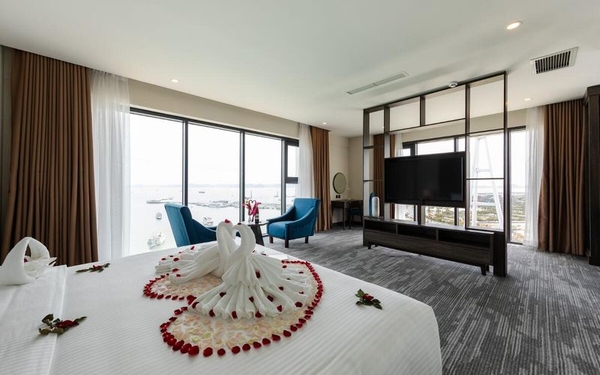 Không gian phòng Junior Suite rộng rãi, sang trọng