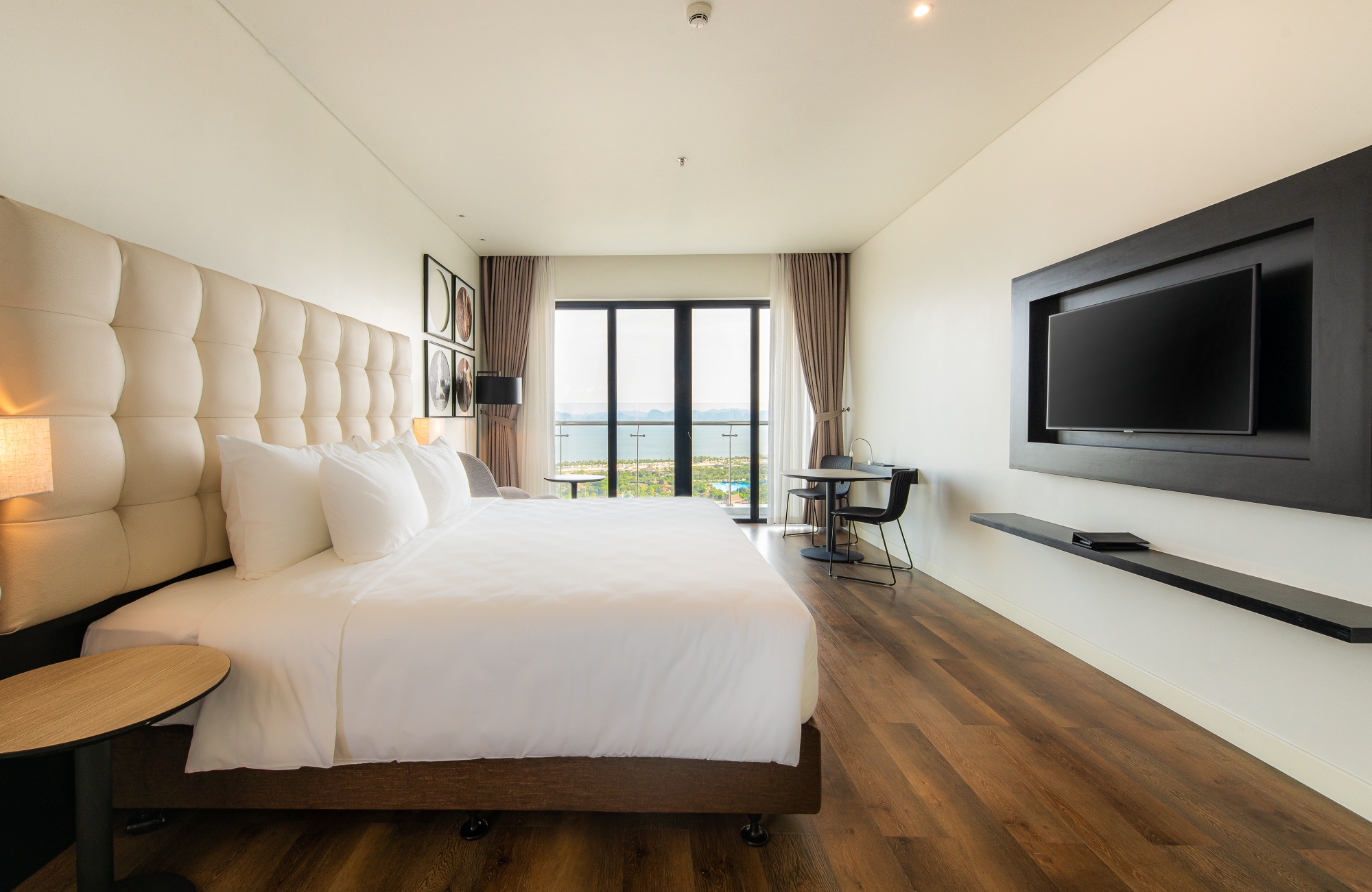 Executive Suite rộng 68m2 với phòng khách thượng lưu