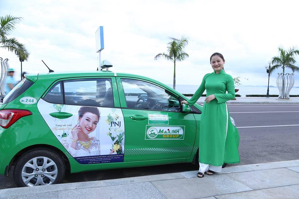 Du khách có thể chọn taxi để di chuyển đến La Stella Hotel