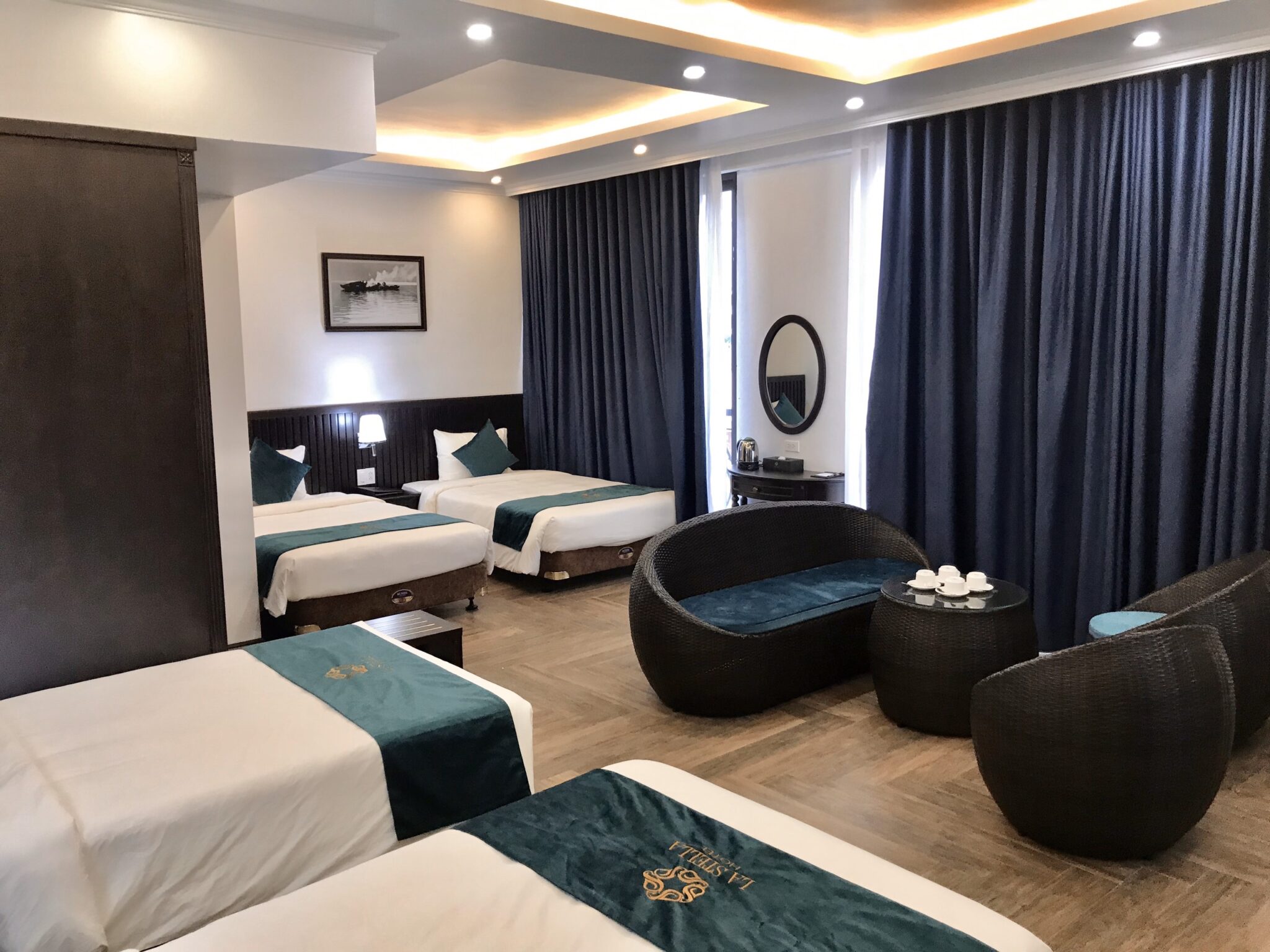 Family Room bố trí 4 giường Twin với nội thất hiện đại