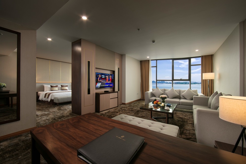 Phòng Suite Deluxe rộng rãi và sang trọng