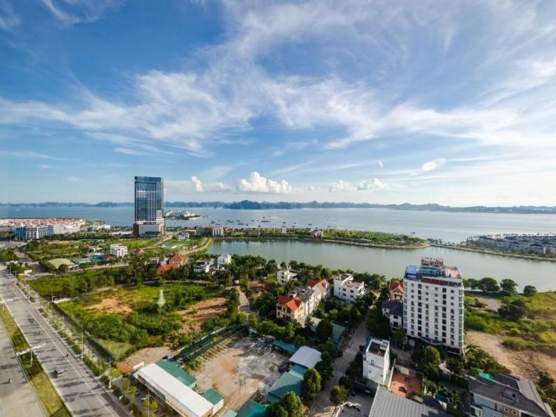 Từ khách sạn bạn có thể dễ dàng di chuyển để tham quan các địa điểm du lịch gần đó