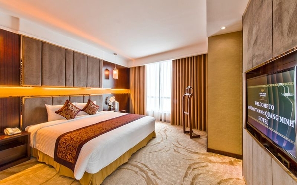Không gian phòng Deluxe King hiện đại, trang nhã