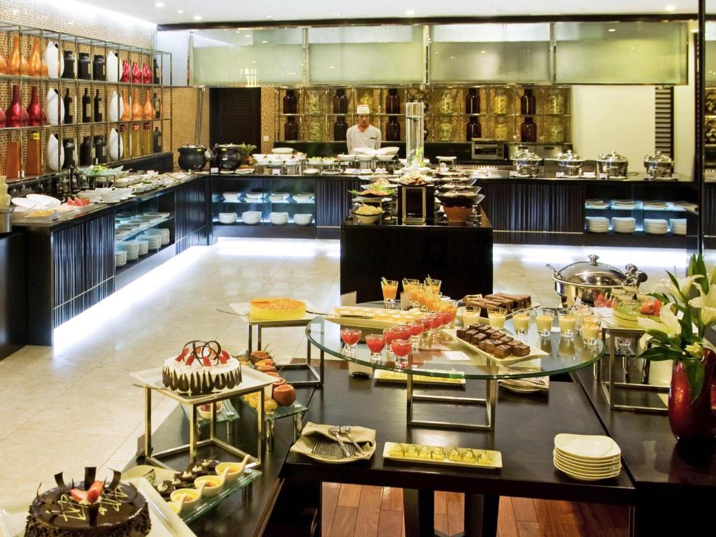 The Square Restaurant phục vụ menu Á - Âu siêu hấp dẫn