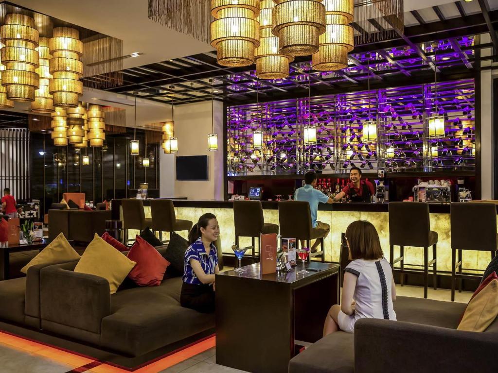 Lobby Lounge sở hữu không gian yên tĩnh, phục vụ menu trà chiều tinh tế