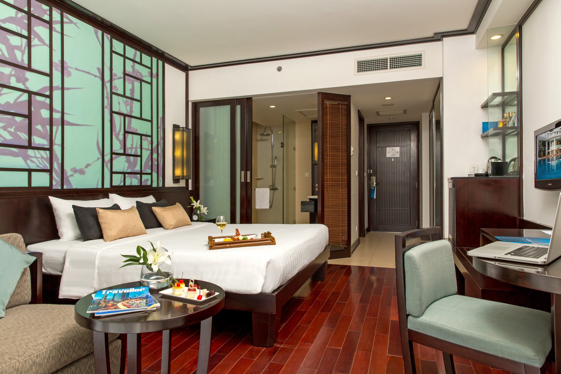 Standard Room rộng 32m2, trang bị tiện nghi đầy đủ