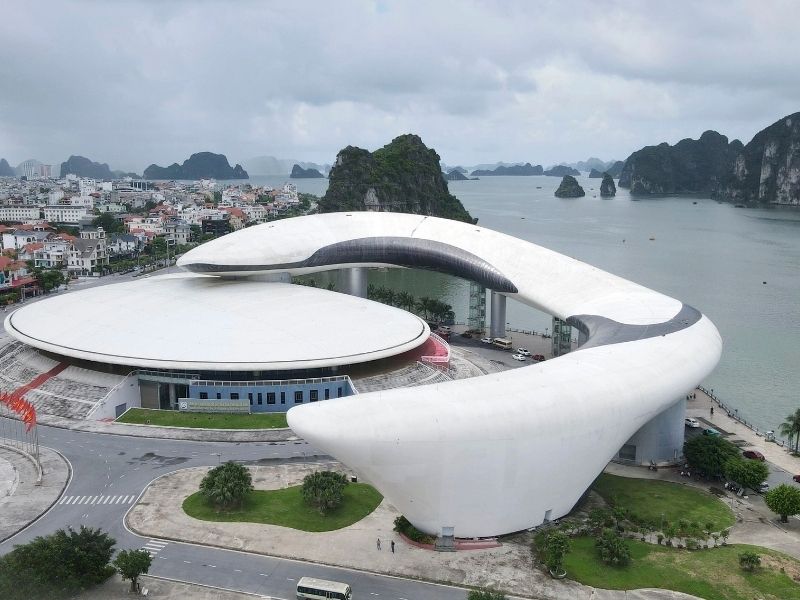 Cung Cá Heo đã trở thành điểm check-in quen thuộc của du khách khi đến Hạ Long.