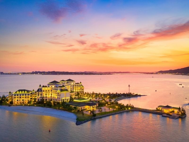 Vinpearl Resort & Spa Hạ Long Khách sạn duy nhất ở Hạ Long nằm trên đảo riêng 