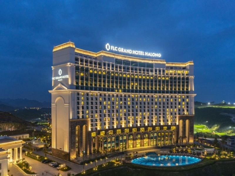 FLC Grand Hotel cho trải nghiệm chơi golf và ngắm hoàng hôn tuyệt đẹp bên vịnh