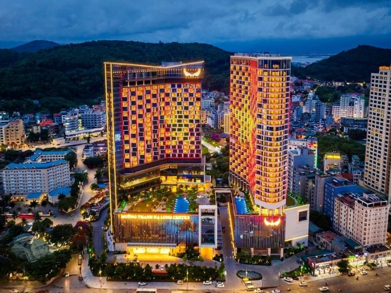 Mường Thanh Luxury Hạ Long Centre nổi bật với dịch vụ tốt, tiện nghi đủ đầy và vị trí thuận lợi