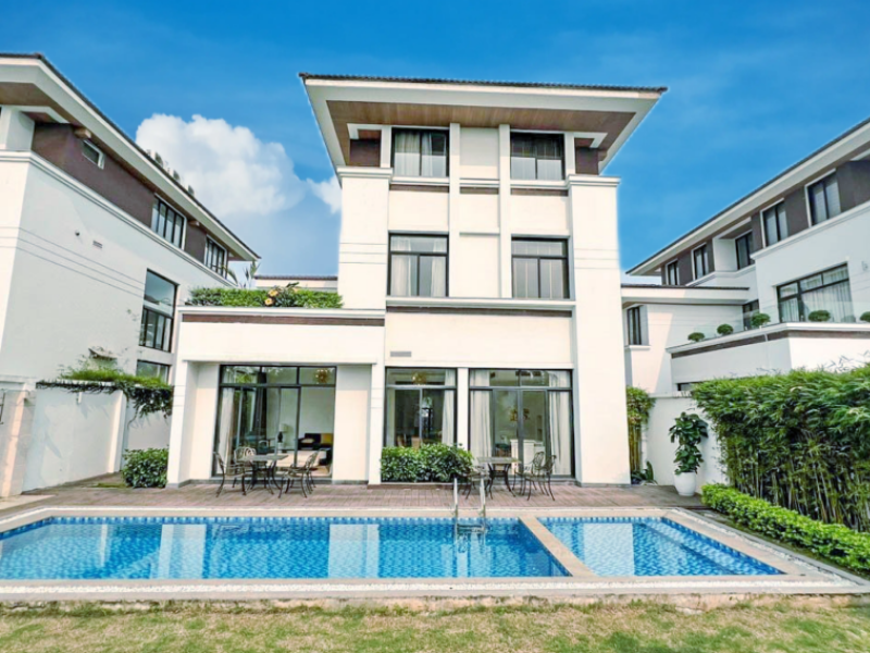 Villa FLC Hạ Long nổi bật bởi quy mô rộng lớn và hệ thống tiện ích đồng bộ.