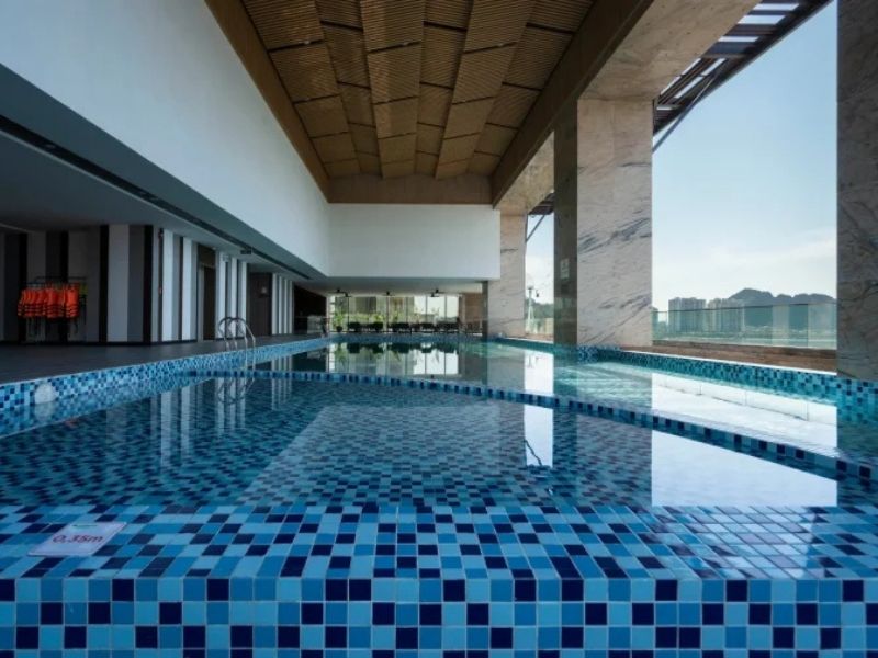 Bể bơi khách sạn Wyndham Legend Hạ Long