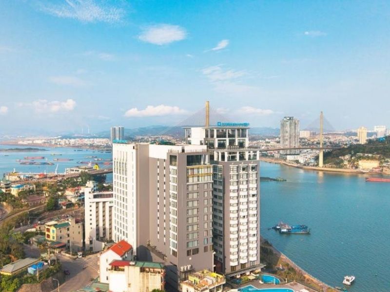 Vị trí của Wyndham Legend Hạ Long giúp du khách dễ dàng khám phá các địa điểm đẹp ở Hạ Long