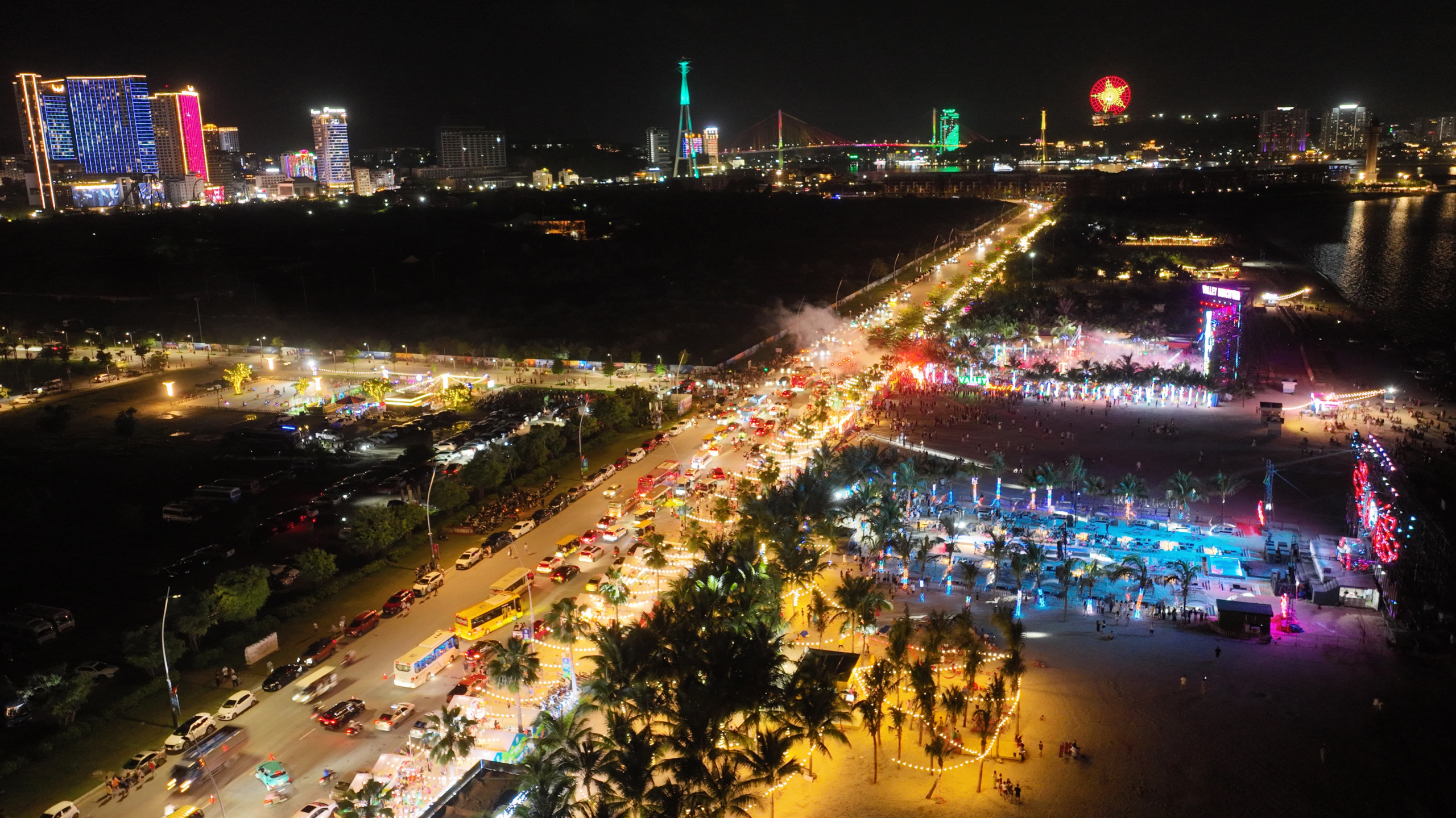 Chờ đêm Hạ Long nổi bật và nhộn nhịp