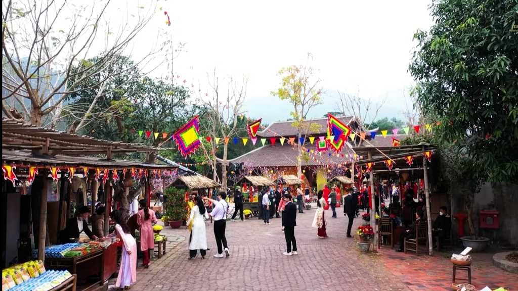Khung cảnh nhộn nhịp của chợ Yên Tử