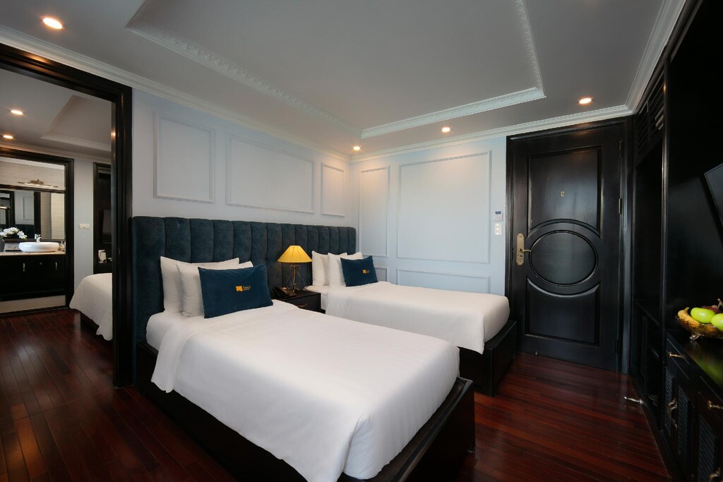 Le Theatre Cruise