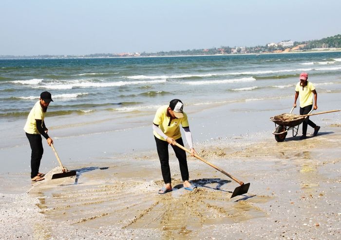 Bãi biển Hàm Tiến có thể tắm nhưng phụ thuộc vào vị trí đoạn bờ biển mà du khách ở