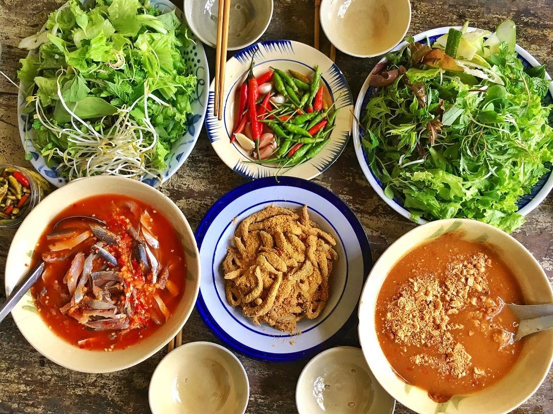 Khám phá ẩm thực hải sản tươi sống tại bãi biển Hàm Tiến