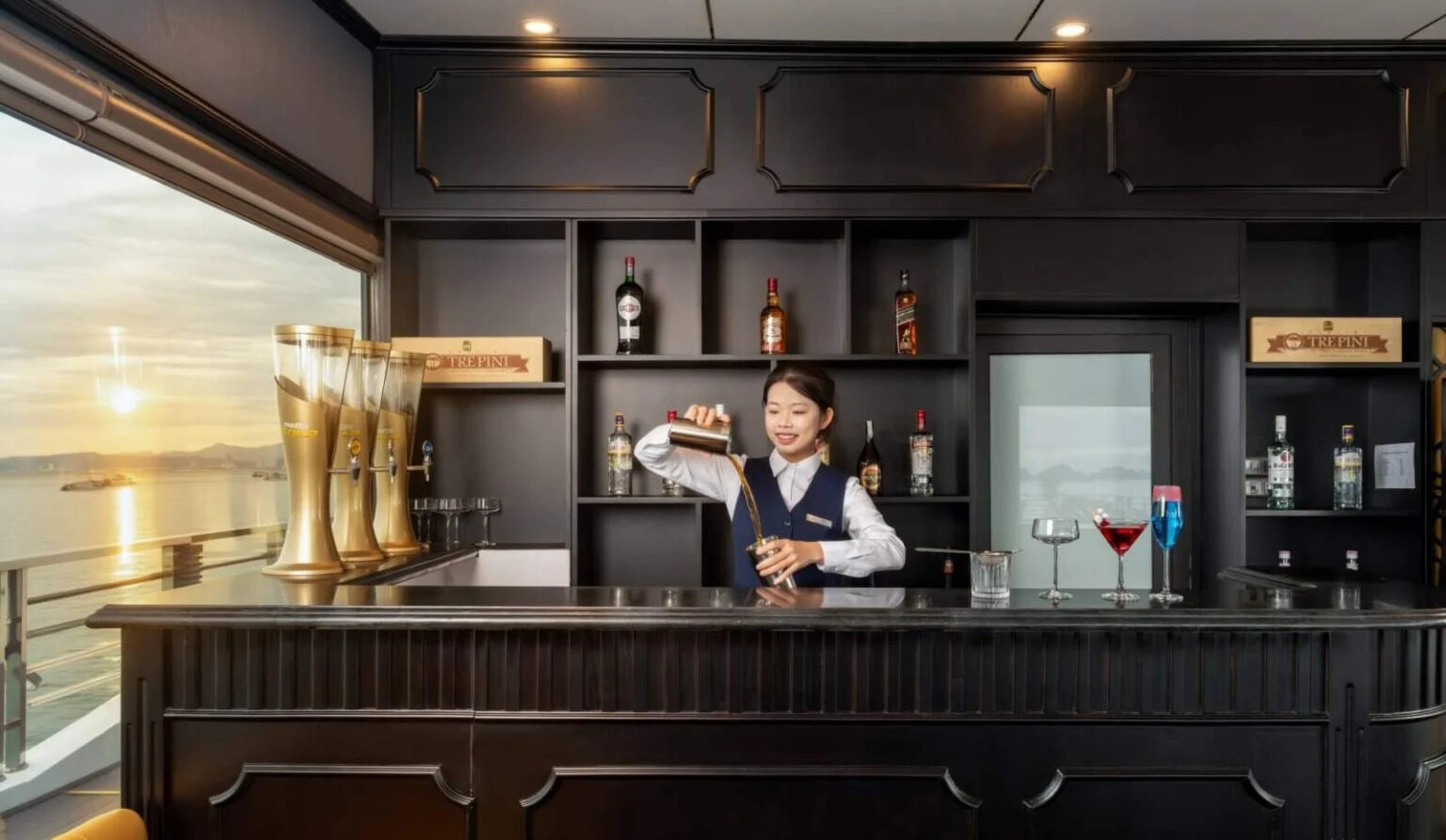Amber Sky Bar là góc hẹn hò hoàn hảo cho những ai yêu thích không gian lãng mạn