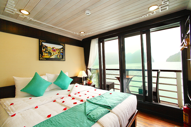 Hạng phòng cho phép du khách thưởng ngoạn toàn cảnh Vịnh ngay từ cabin