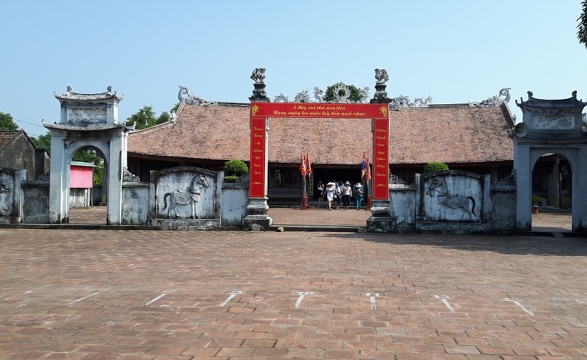 Đình Trà Cổ Móng Cái mang vẻ đẹp cổ kính và uy nghi giữa không gian biển trời mênh mông của vùng đất tiền tiêu