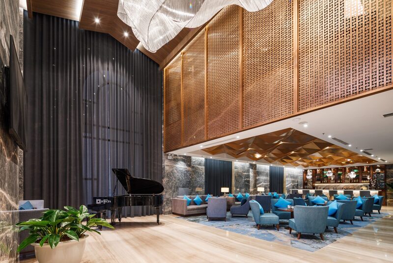 Cái nhìn toàn cảnh bên trong D'lecia Hotel chuẩn 5 sao