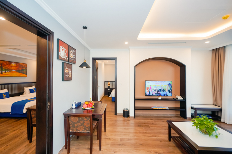 Bố cục rộng rãi của căn phòng phù hợp cho gia đình 