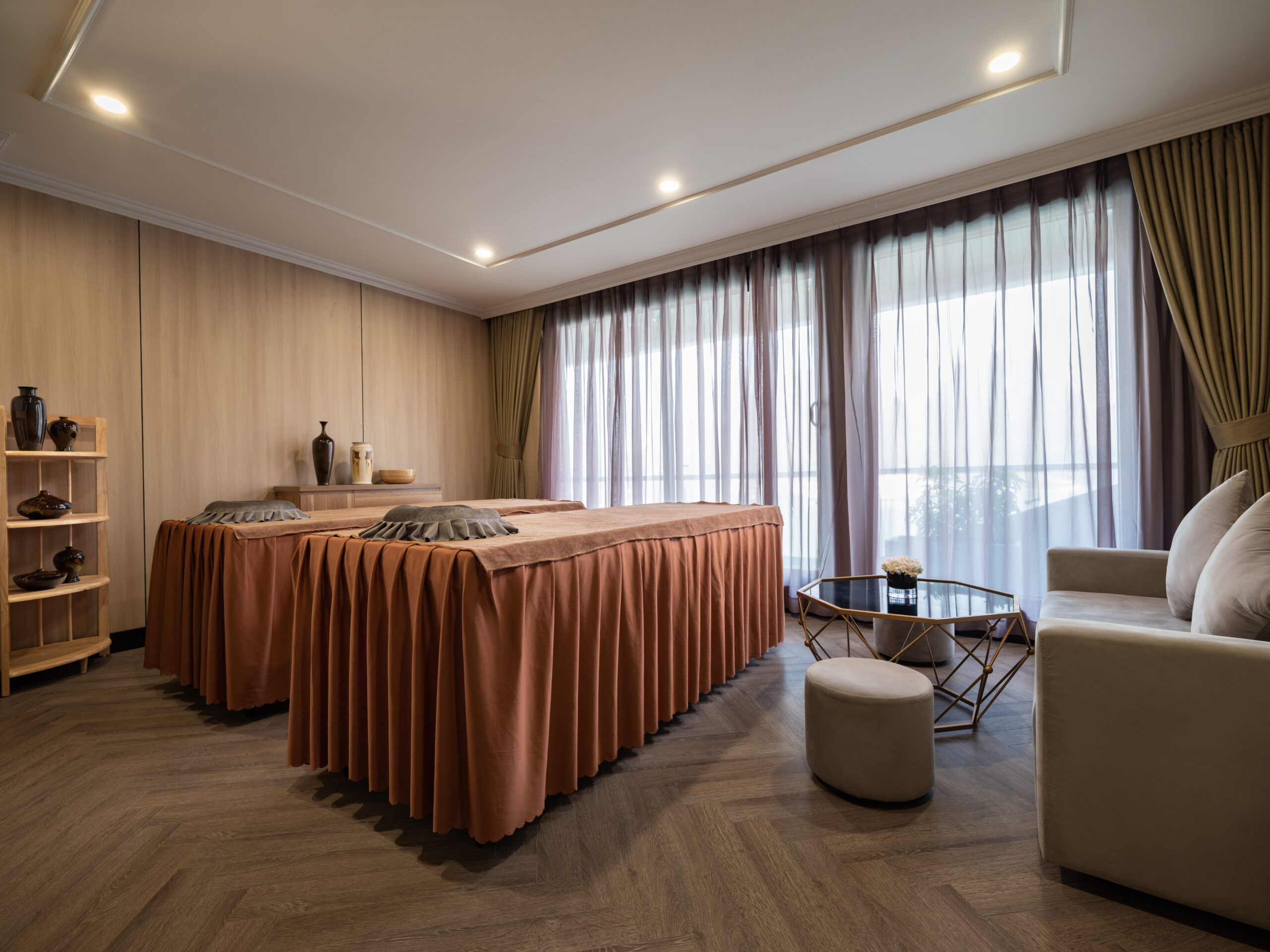 Du khách có thể tận hưởng spa vào buổi tối