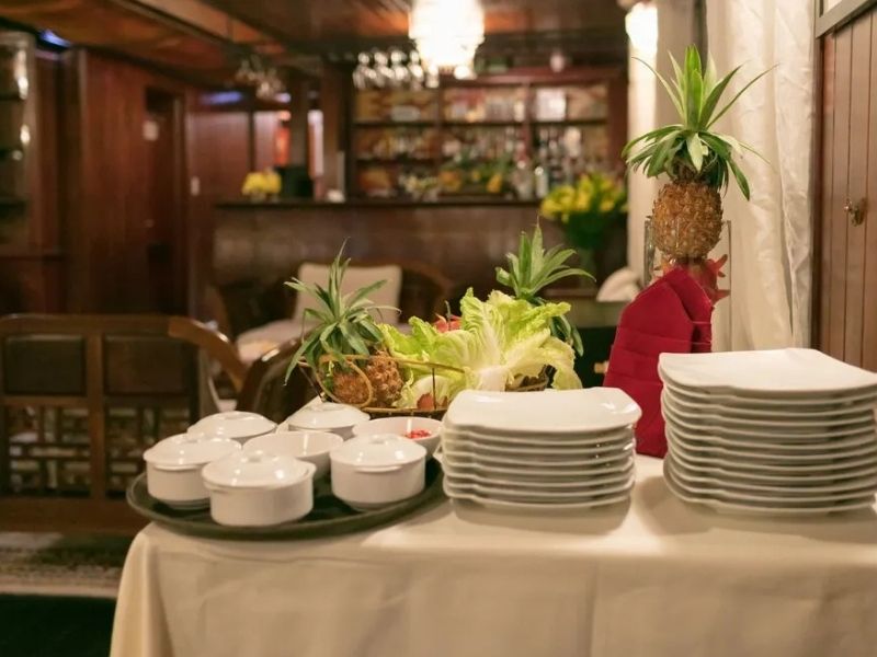 Du thuyền Garden Bay Legend được du khách trong và ngoài nước đánh gia cao