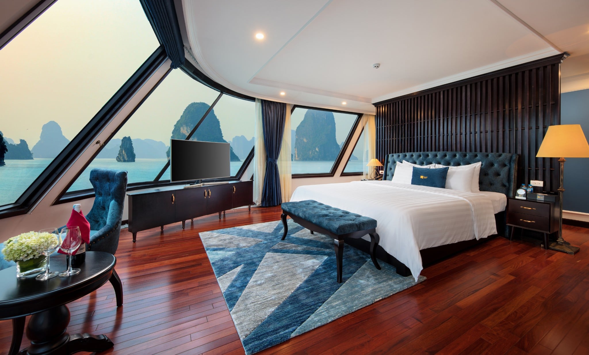 Panorama Suite ban công rộng với tầm nhìn toàn cảnh