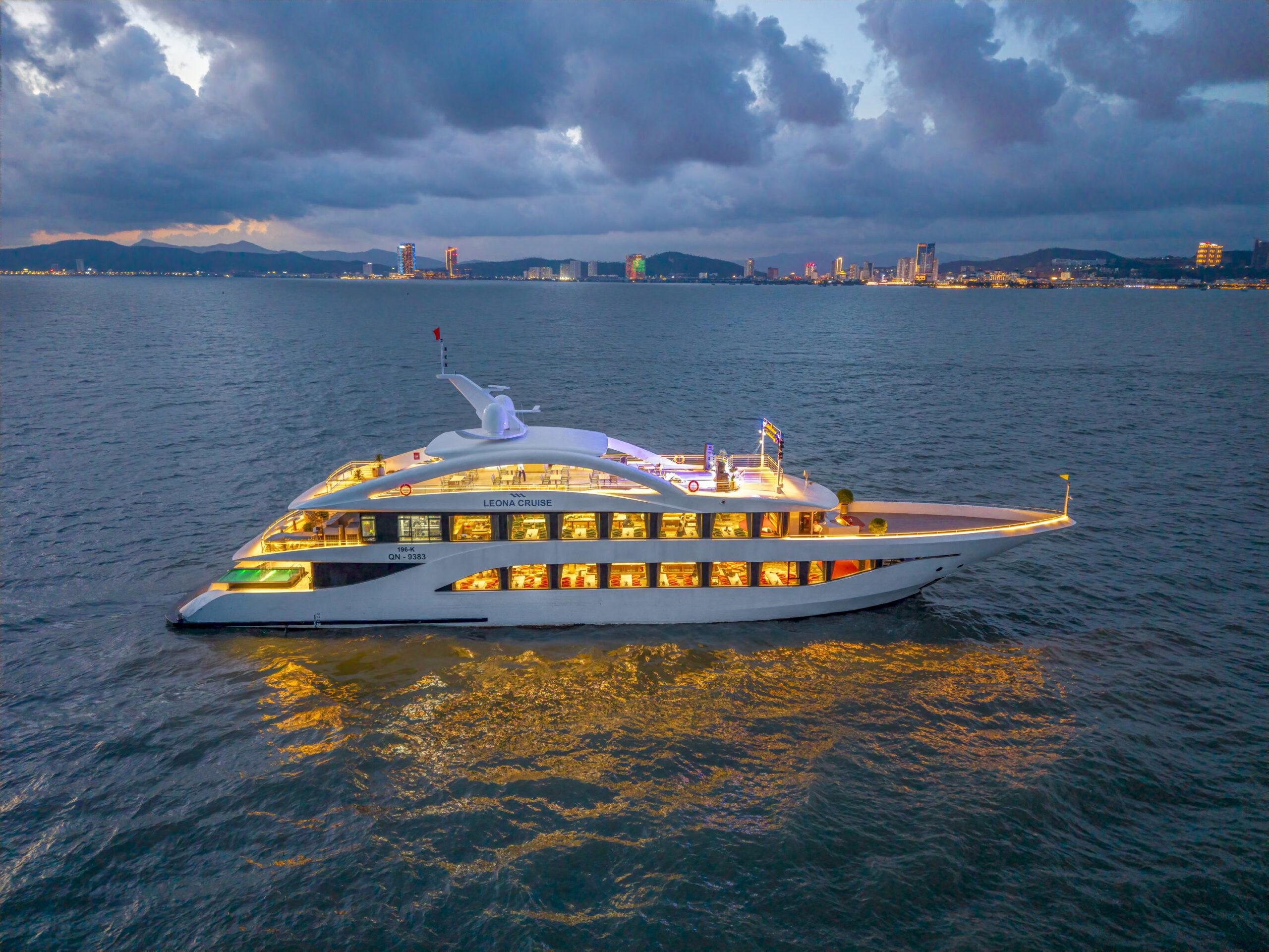 Tour Leona Cruise ban đêm kỳ thú