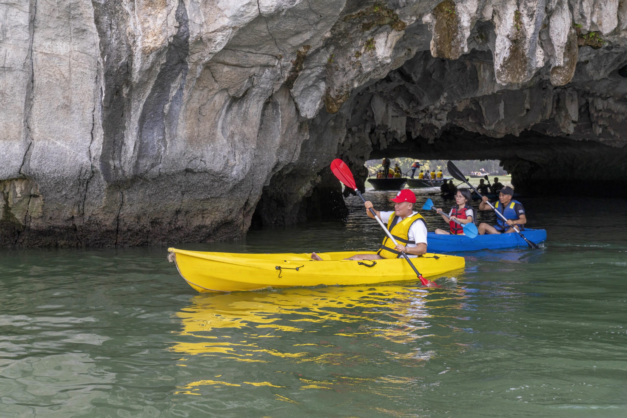 Chèo Kayak là hoạt động được nhiều người yêu thích