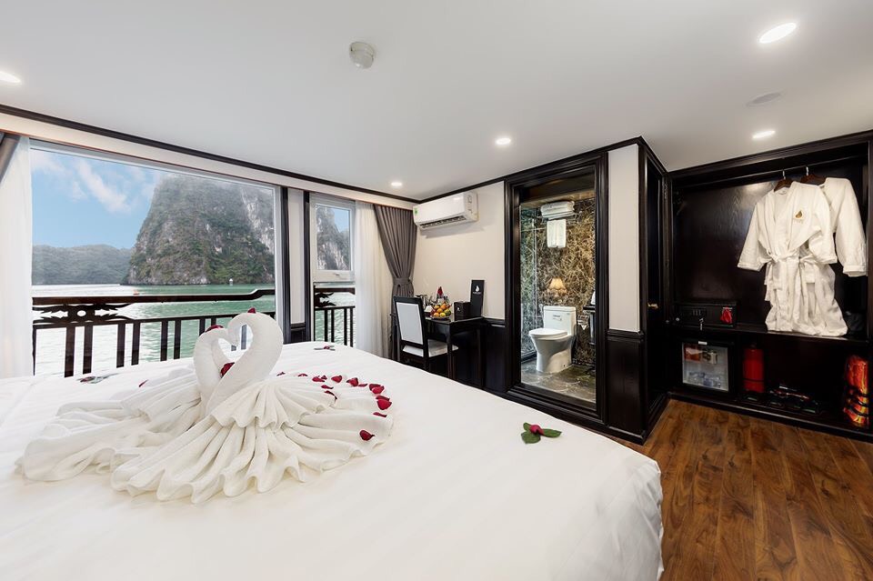 Phòng Deluxe ấm cúng với cửa sổ hướng biển