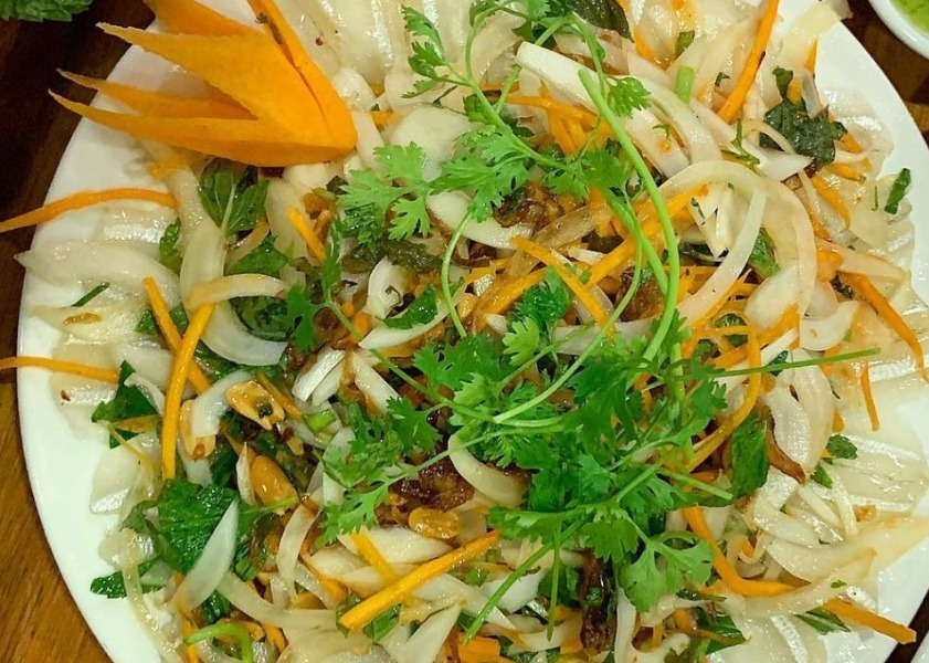 Bờ kè Hồng Hào là một trong những quán nằm trong top tại địa phương