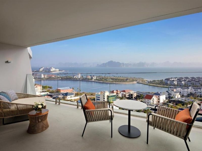 Khách sạn Hyatt Place Ha Long Bay nổi bật với thiết kế hiện đại, tầm nhìn hướng vịnh 