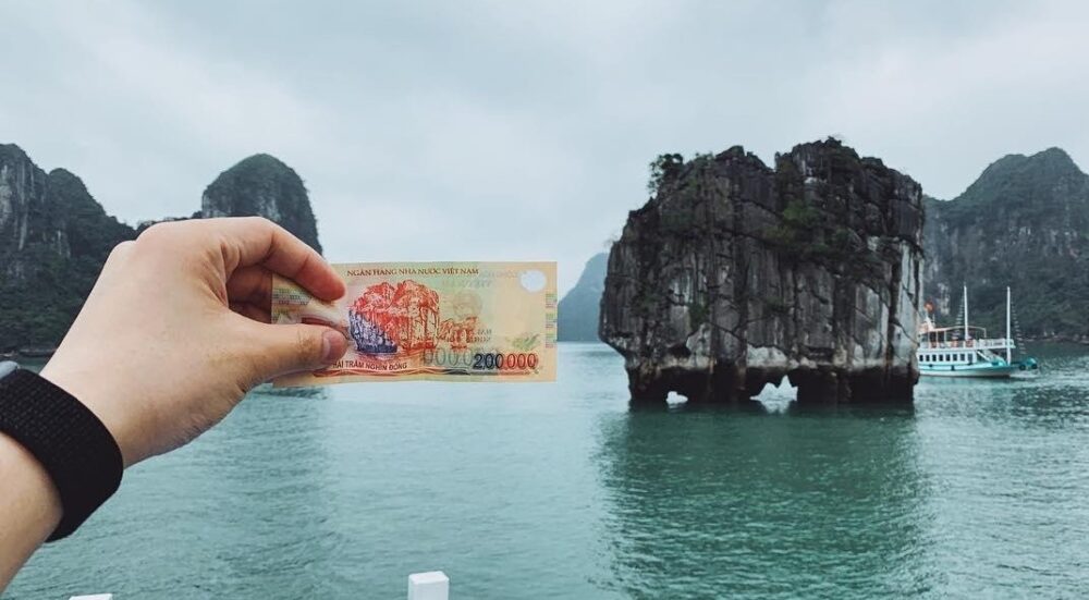 Hòn Đỉnh Hương được in trên tờ tiền 200.000 VNĐ