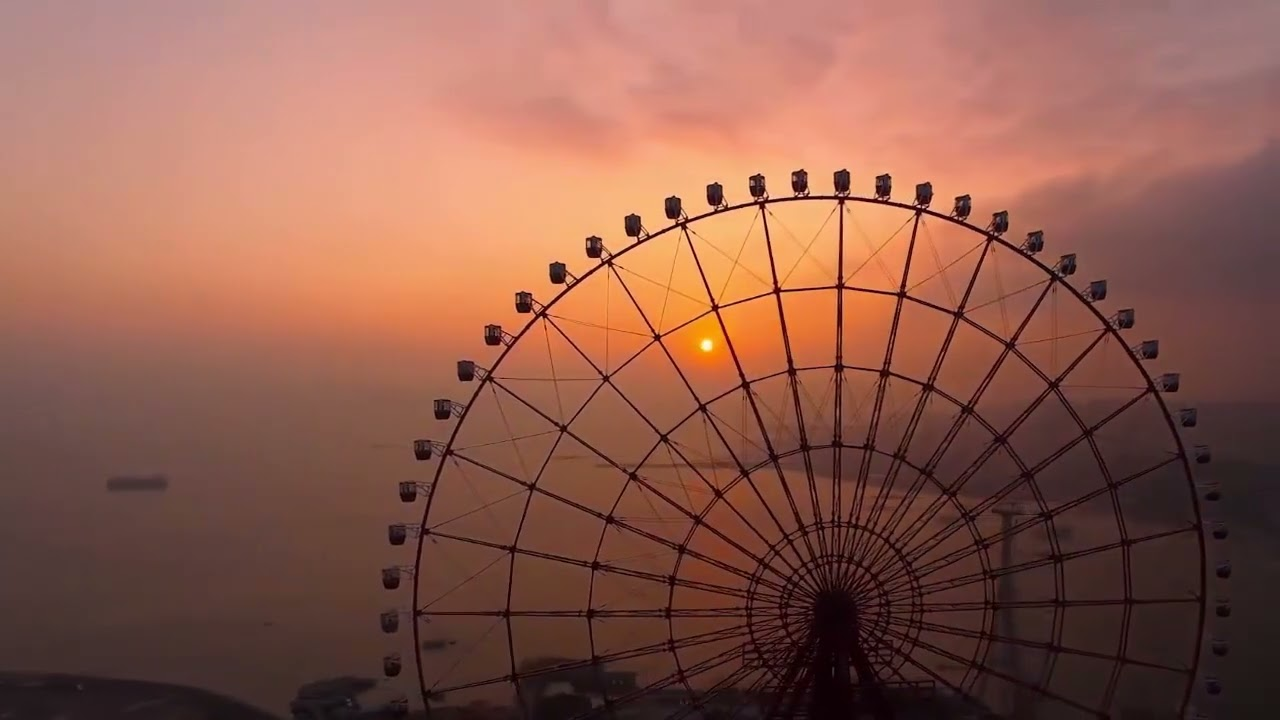 Ngắm hoàng hôn Hạ Long từ Sun Wheel rất trữ tình