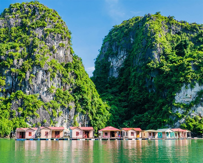 Làng chài Cửa Vạn - ngôi làng nhỏ e ấp giữa khung cảnh hùng vĩ của Vịnh Hạ Long