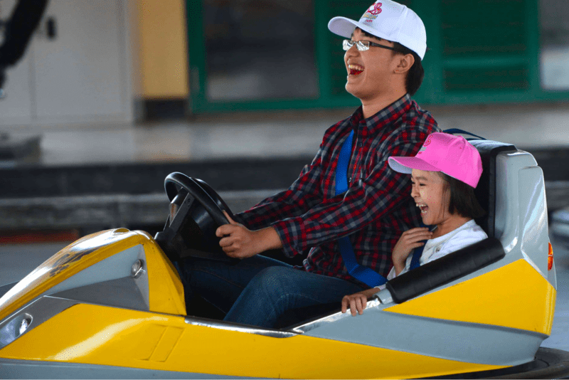 Binh đoàn bò sát luôn là trò chơi các bạn nhỏ mong muốn được làm chủ tay lái lựa chọn khi tới Công viên Rồng