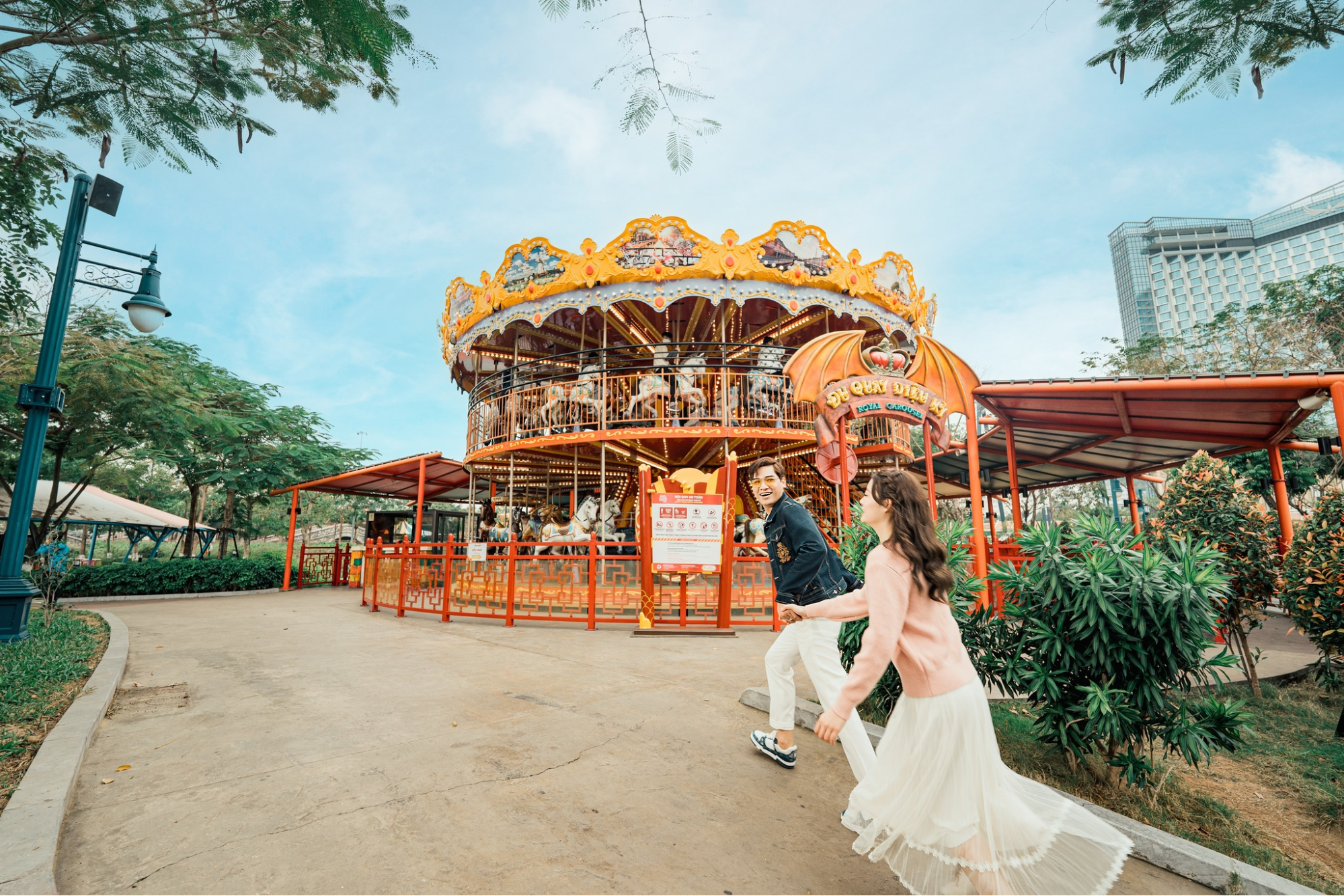 Khu vực lối vào và toàn cảnh trò chơi Đu quay diệu kỳ check in cực đẹp
