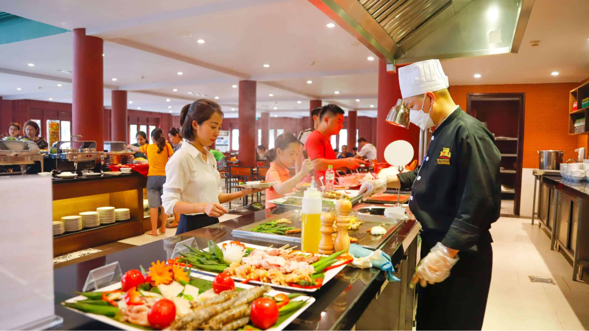 Vui chơi tẹt ga không lo mệt đói với buffet xứ Rồng.