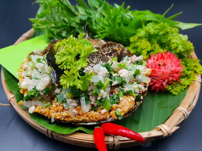 Bạn không nên bỏ qua các loại hải sản tươi sống khi có dịp ghé thăm Hạ Long