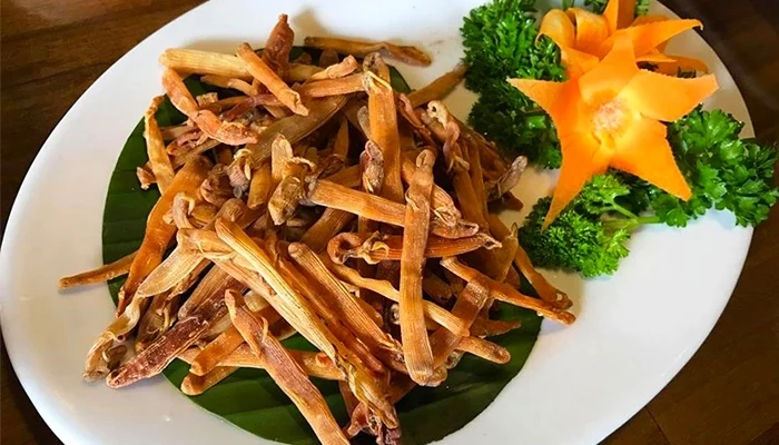 Sá sùng khô được gọi là vàng ròng của biển