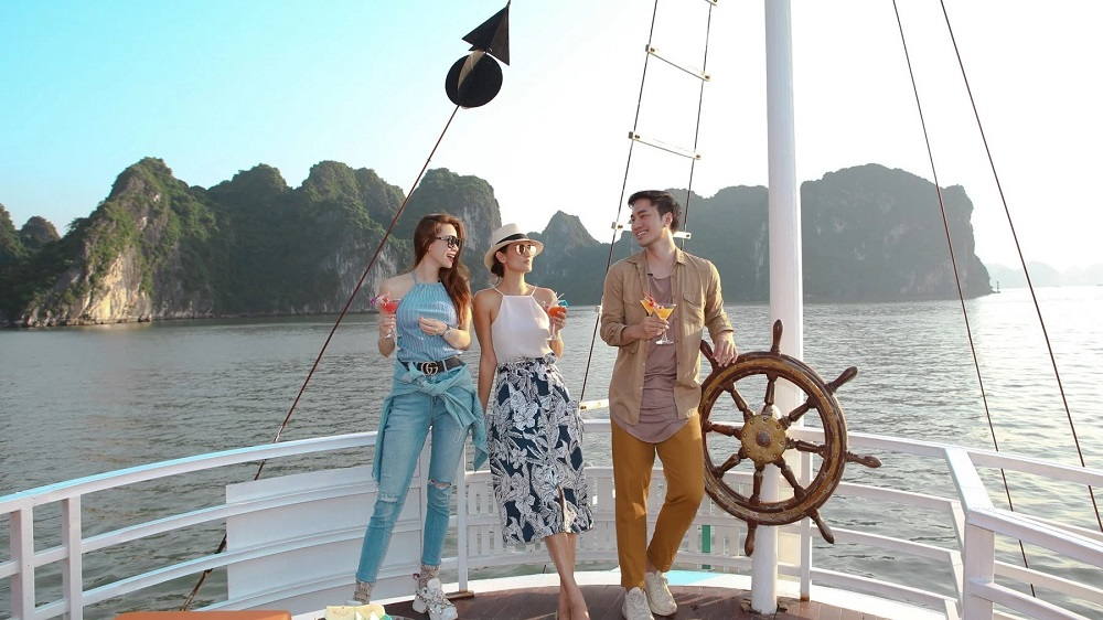 Góc check in tại boong tàu là góc lý tưởng nhất