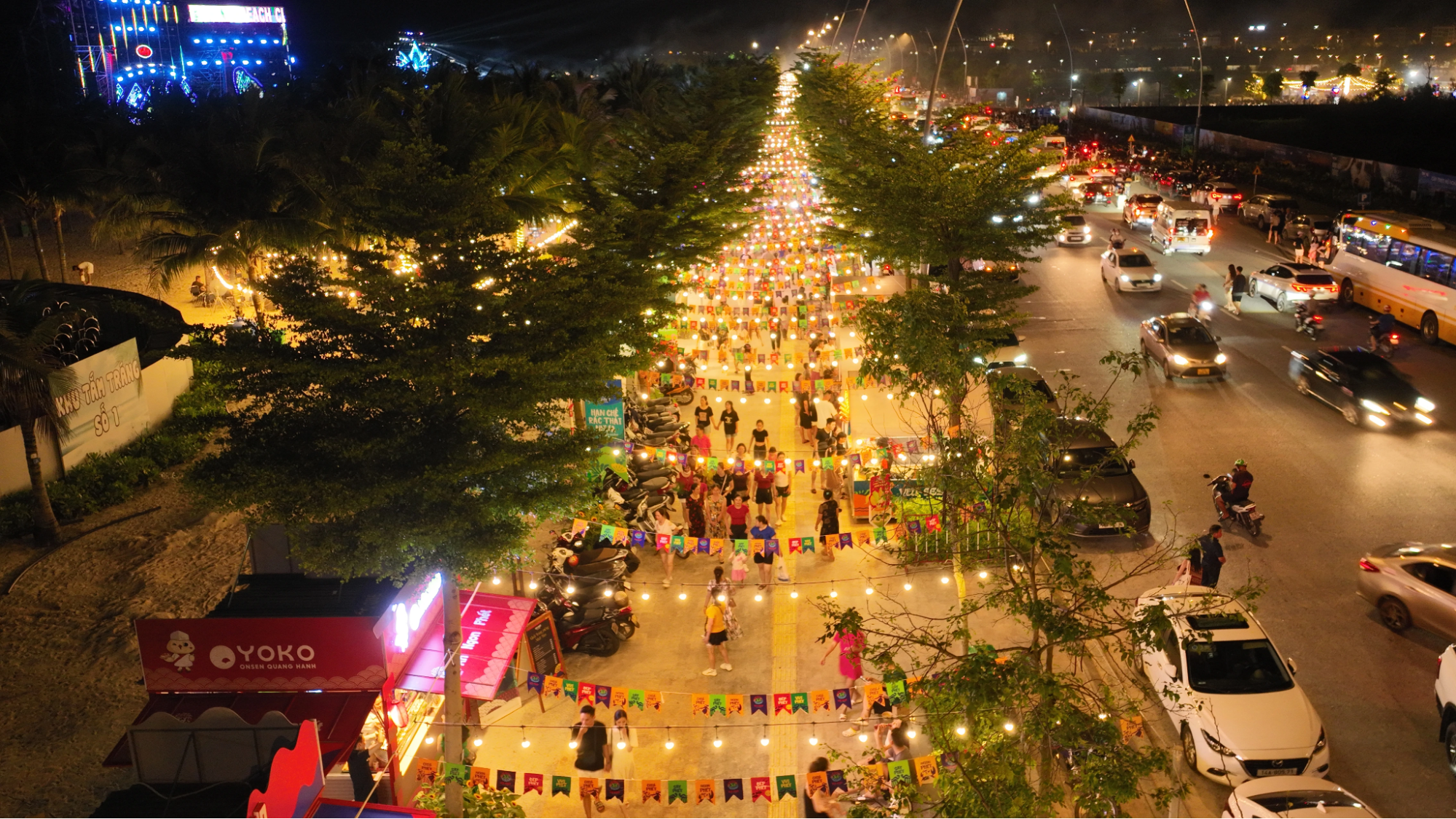 Chợ đêm Hạ Long đông đúc và tấp nập
