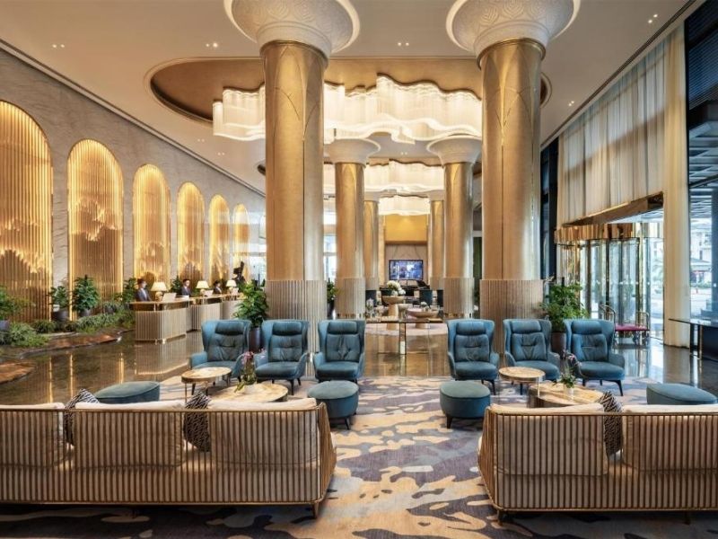 Khách sạn Radisson Blu Hotel đạt tiêu chuẩn 5 sao quốc tế, nổi bật với hệ thống dịch vụ đẳng cấp 
