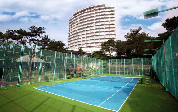 Khu vực tennis chuẩn quốc tế cho du khách