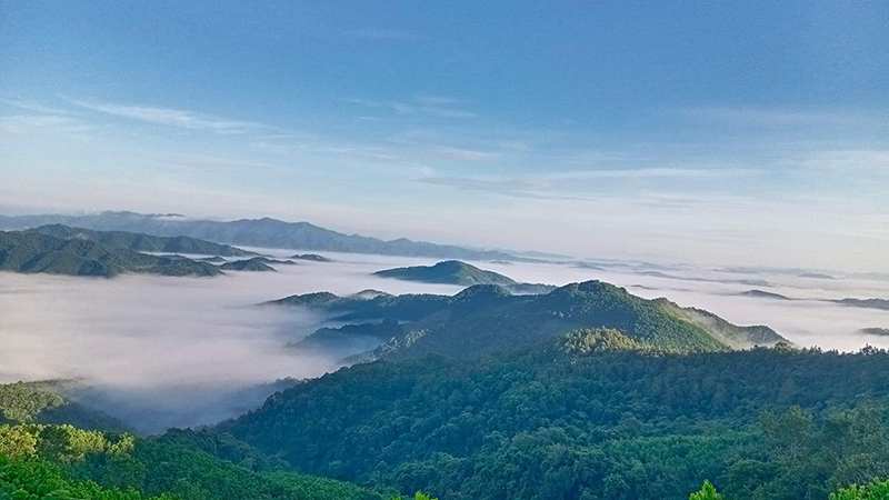 Check-in săn mây trên đỉnh Thiên Sơn hùng vĩ