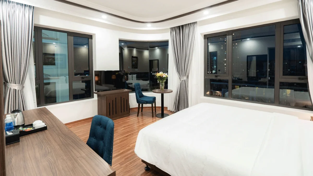 Phòng sáng sủa cùng cửa sổ cho tầm nhìn nhiều hướng