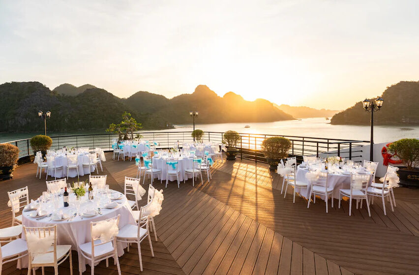 Du thuyền Diana sở hữu không gian boong tàu rộng lớn để tổ chức các loại sự kiện